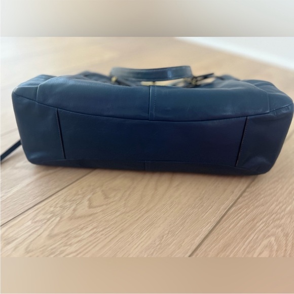 Coach Chelsea Jayden navy leather shoulder bag with gold toned hardware - Picture 10 of 14